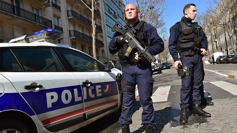 Explosion d'un colis piégé au siège parisien du FMI, François Hollande dénonce un «attentat»