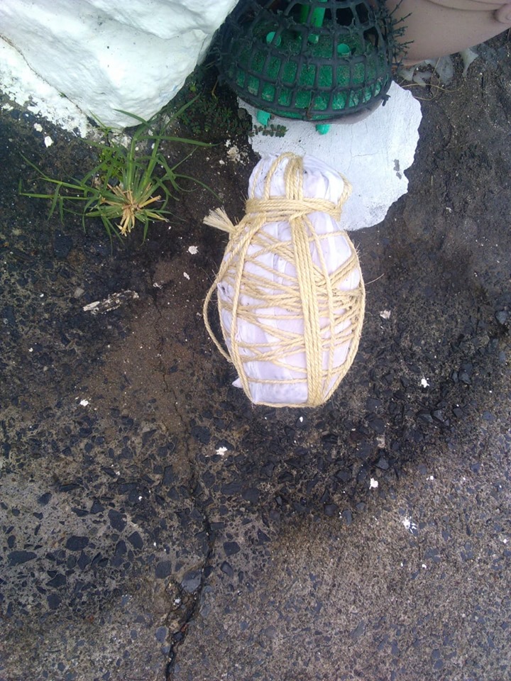 Trouvé et photographié dans un cimetière de Martinique.