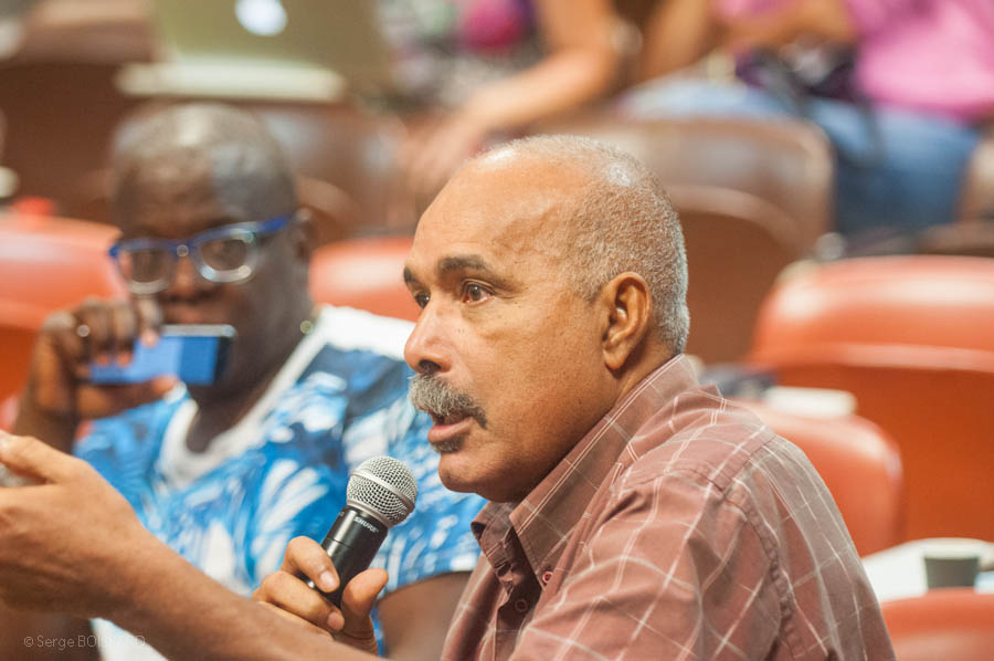 Photo réalisée à l'occasion des rencontres du club Presse en Martinique. Premier plan Robert Saé