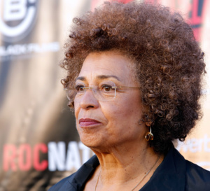 Angéla Davis : activiste  communiste, anticapitaliste  lesbienne, féministe, afrodescendante  !