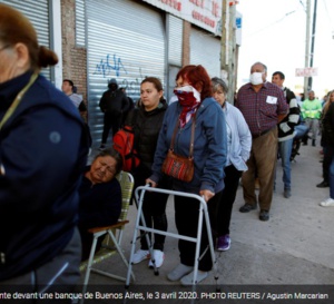 Lu pour vous ! Chaos.En Argentine, des milliers de retraités devant les banques en plein confinement