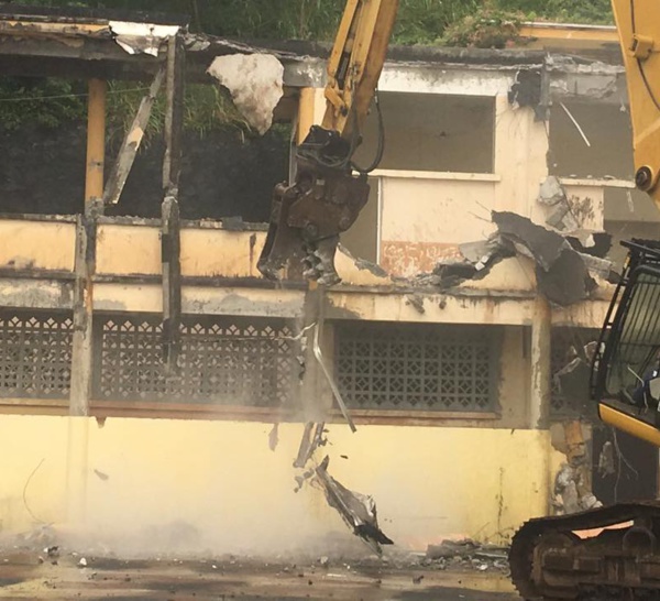 LYCÉE SCHOELCHER, RECONSTRUCTION A L'IDENTIQUE. POUR UNE RECONSTRUCTION À L'IDENTIQUE. QU'EN EST IL ? Par  Mario MOREAU