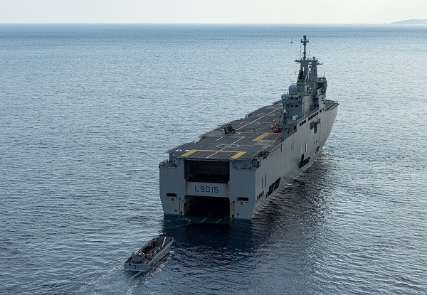 [ Résilience ] Mercredi 29 avril, le PHA Dixmude sera dans la baie de Fort-de-France pour récupérer du matériel;