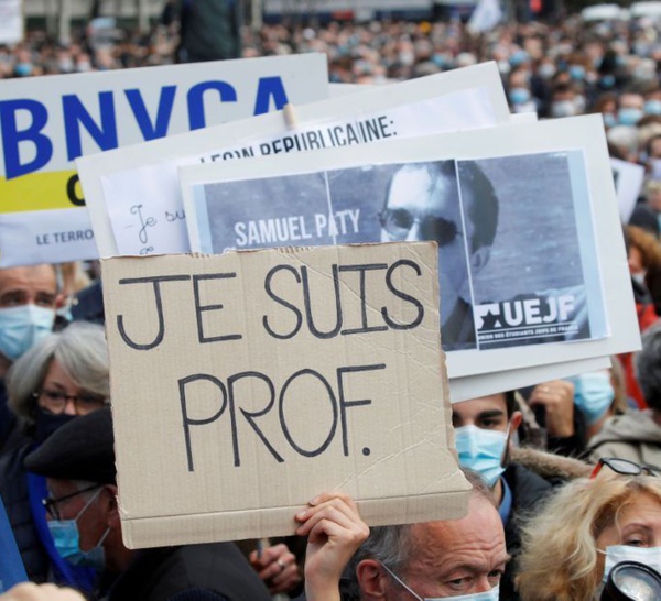 La France a rendu hier un hommage national à Samuel Paty.. La Martinique aussi