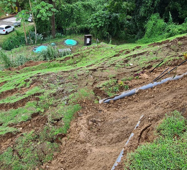 La terre glisse à Josseaud/ Les habitants du bâtiment qui surplombe sont inquiets .