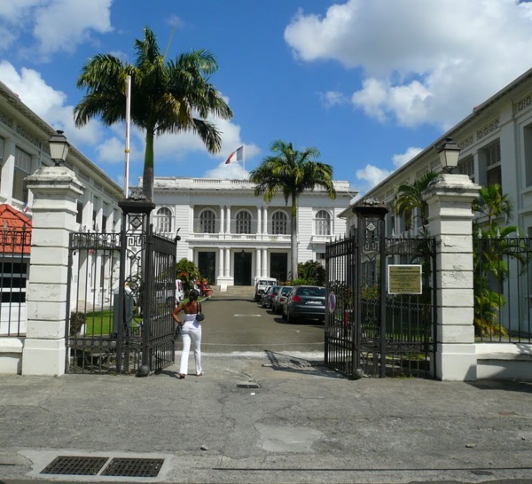 Marie-Claude DERNE  recruté par le Ministère des Outre-mer, à la mission de Commissaire à la vie des entreprises et au développement productif de la Martinique