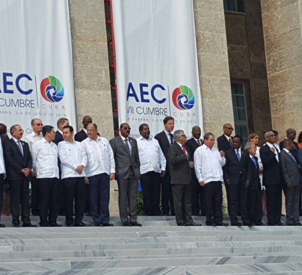 Gracias a todos.Par Alfred MARIE-JEANNE Président de la Collectivité Territoriale de Martinique à CUBA